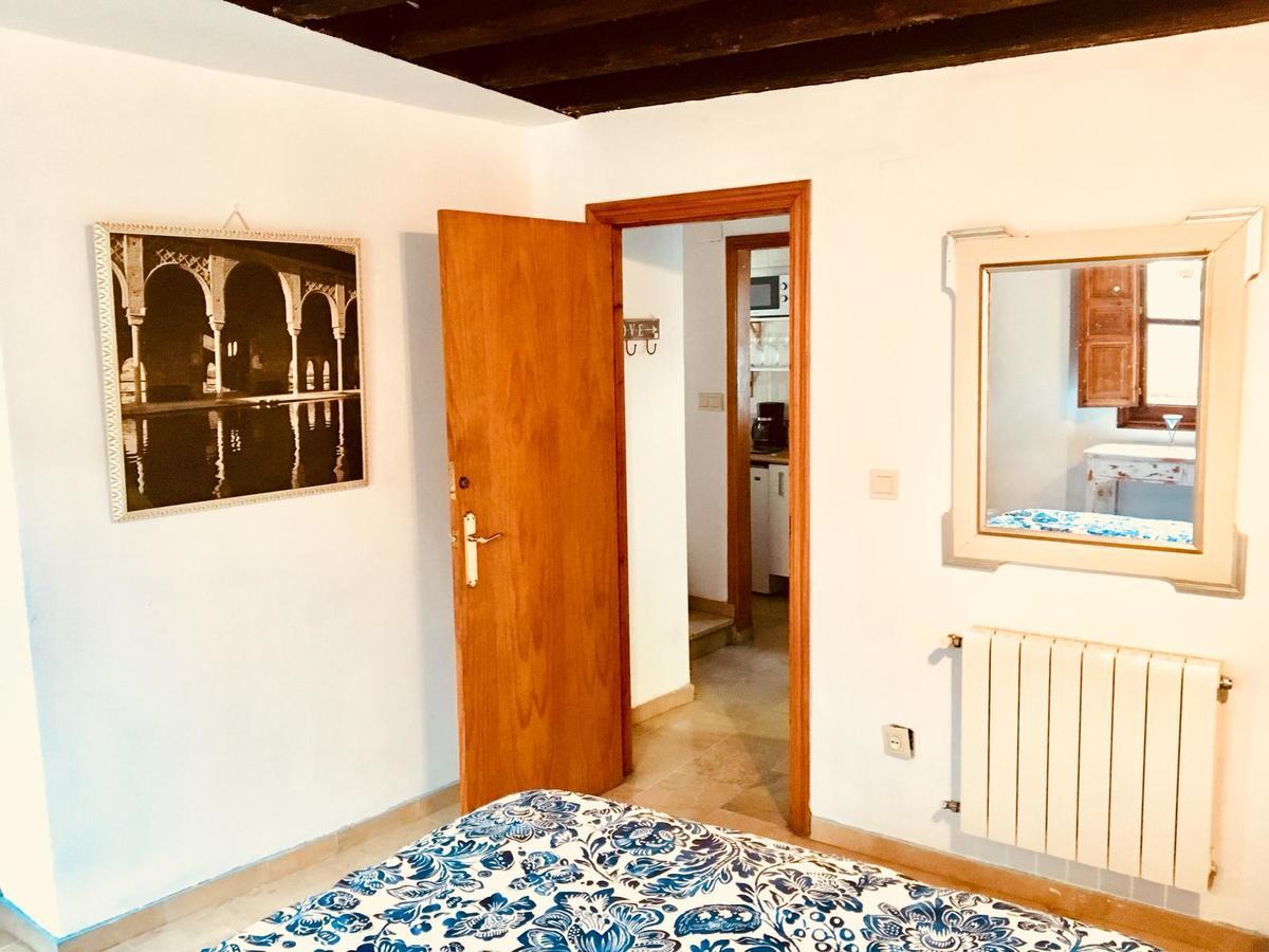 Charming Apartments De Gomerez Гранада Экстерьер фото