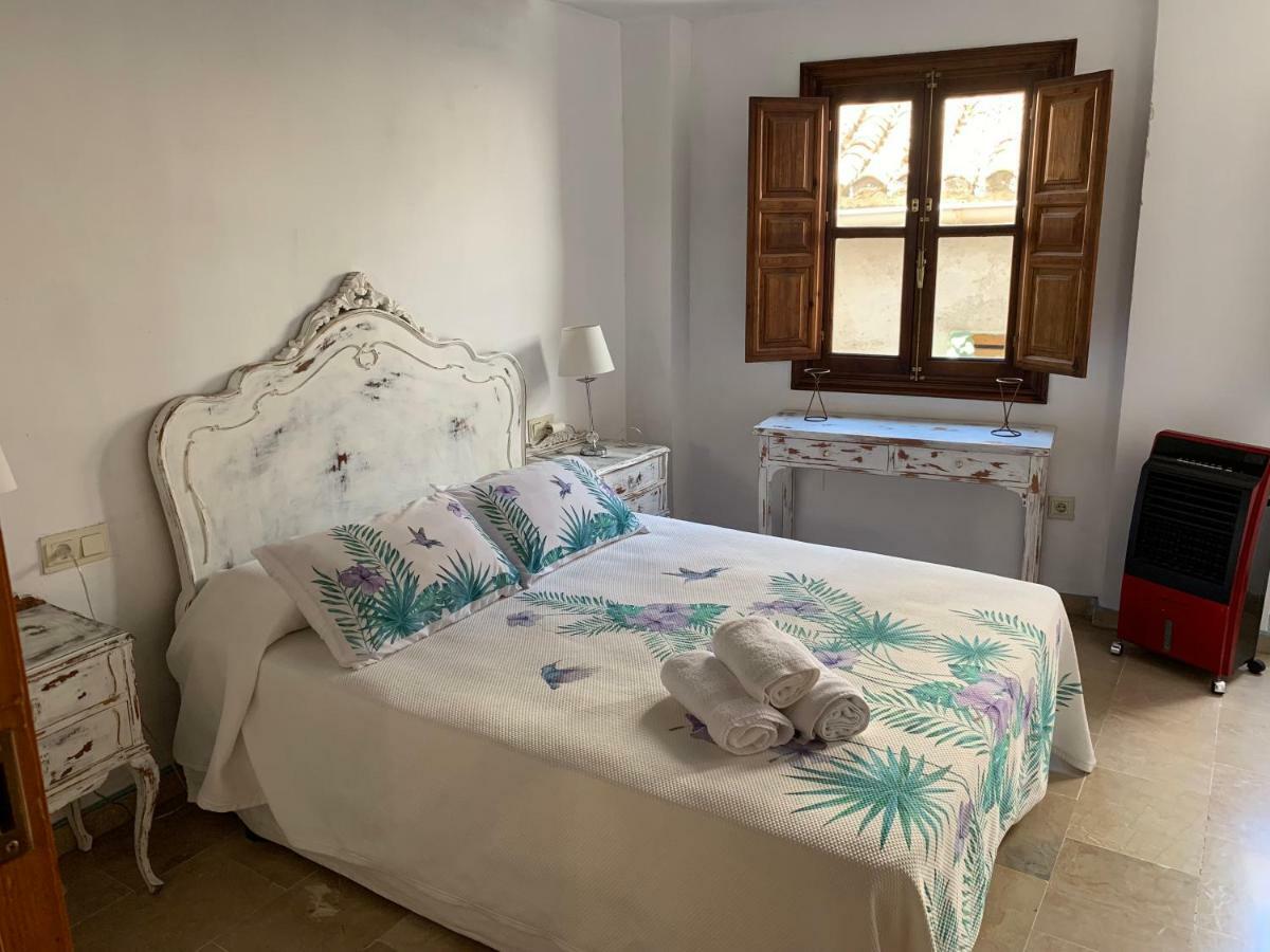 Charming Apartments De Gomerez Гранада Экстерьер фото