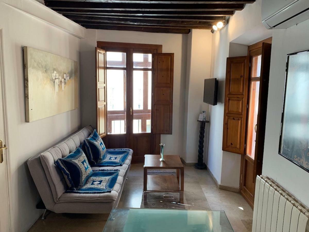 Charming Apartments De Gomerez Гранада Экстерьер фото