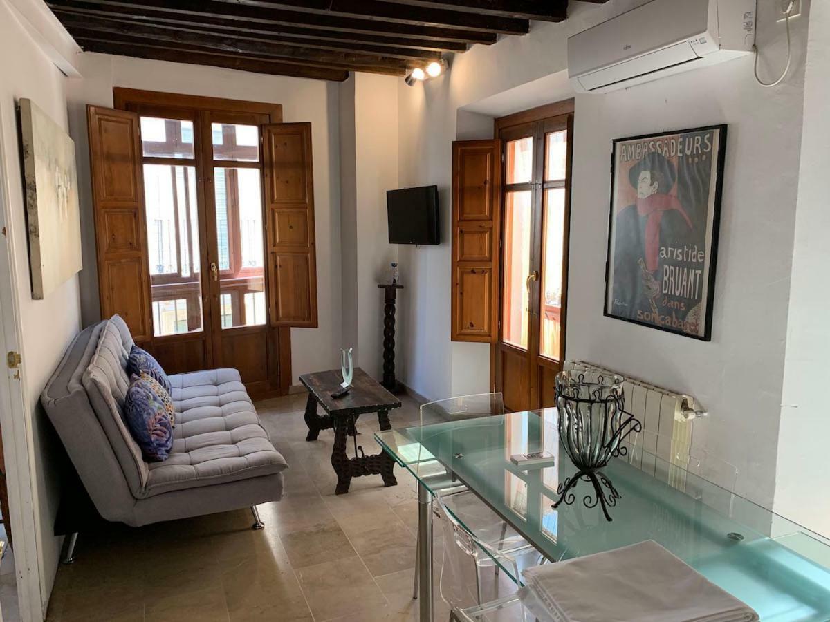Charming Apartments De Gomerez Гранада Экстерьер фото