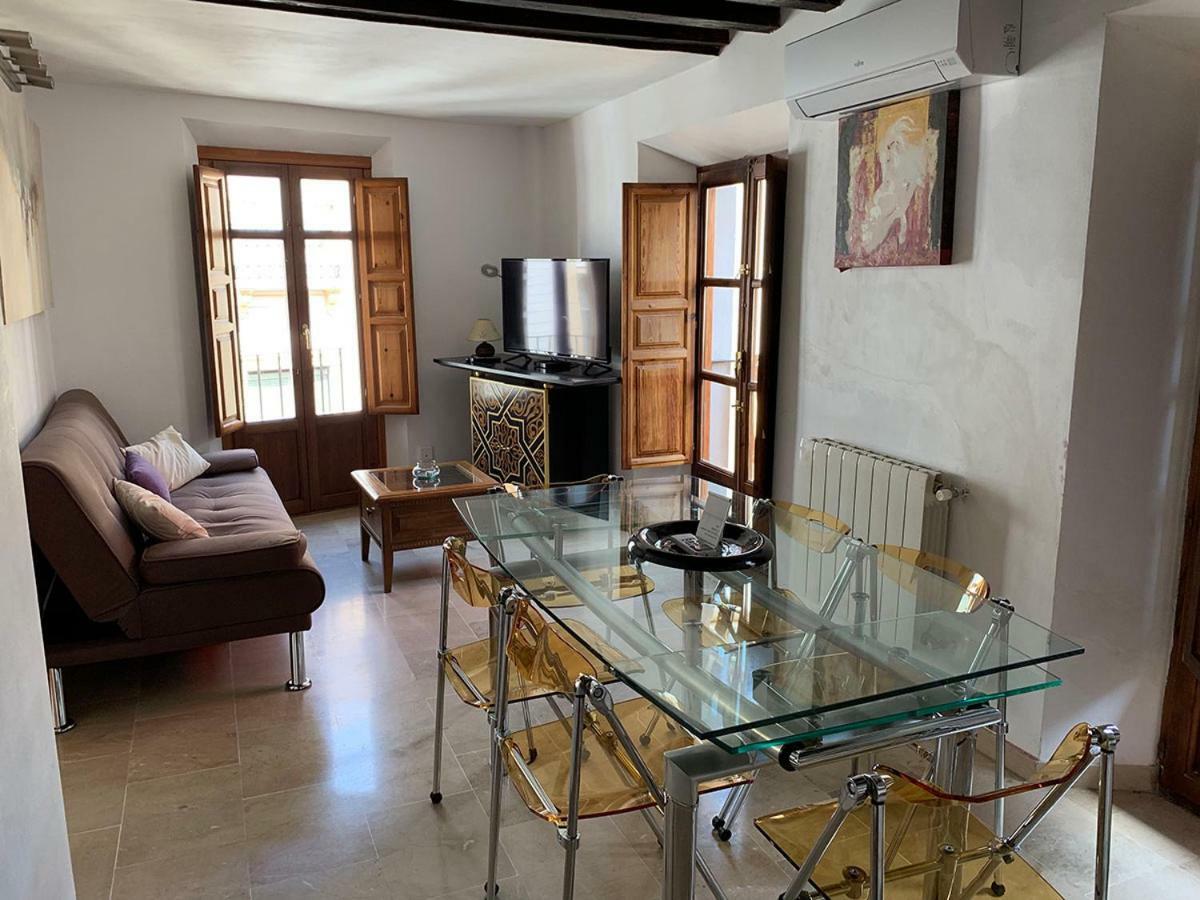 Charming Apartments De Gomerez Гранада Экстерьер фото