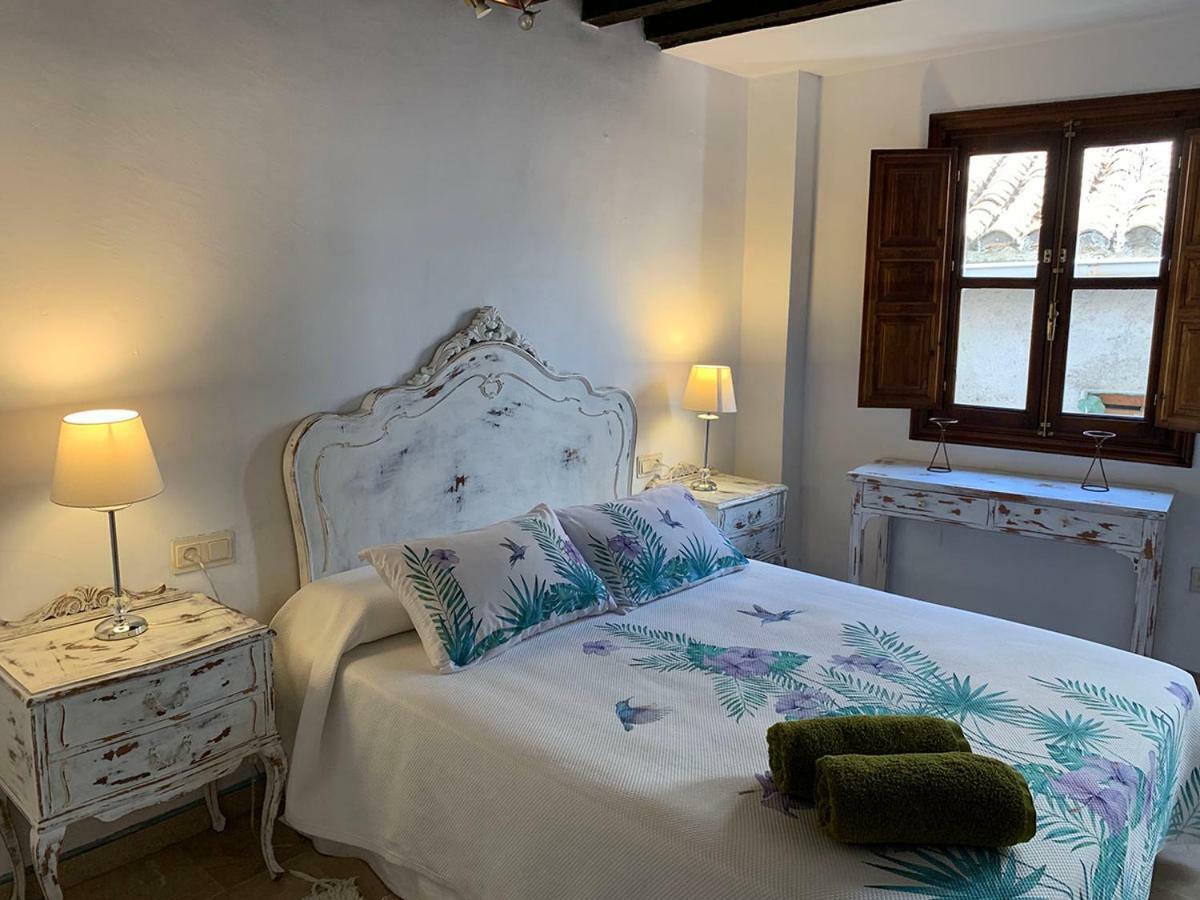 Charming Apartments De Gomerez Гранада Экстерьер фото